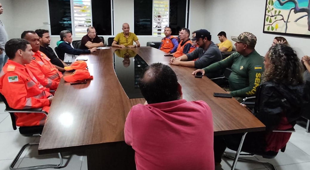 Prefeito de Parnamirim mobiliza Defesa Civil e secretarias do município para combater impactos das chuvas