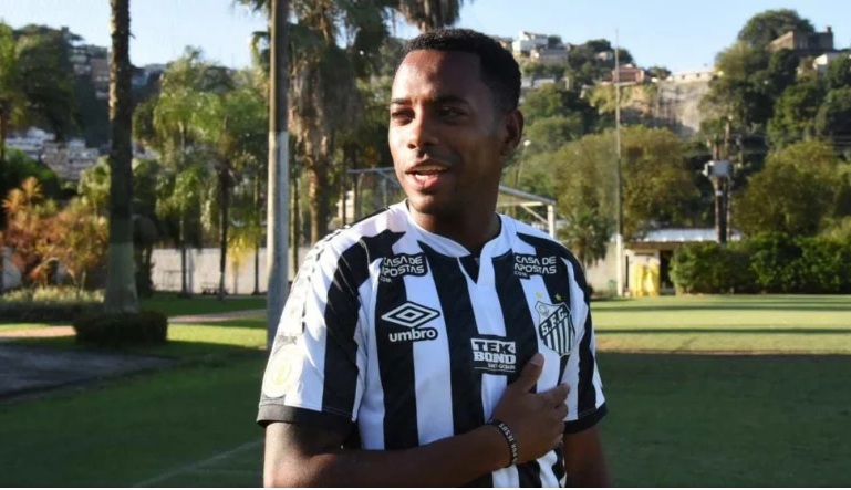 Condenado por estupro, Robinho confirma que parou de jogar