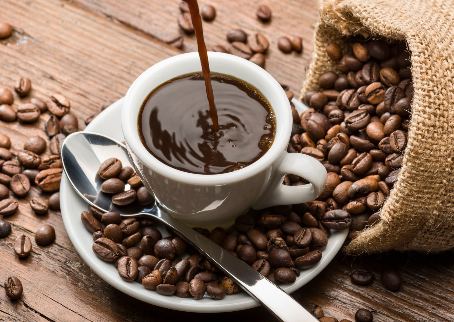 É viciado em café? Estudo afirma que bebida pode reduzir risco de morte precoce