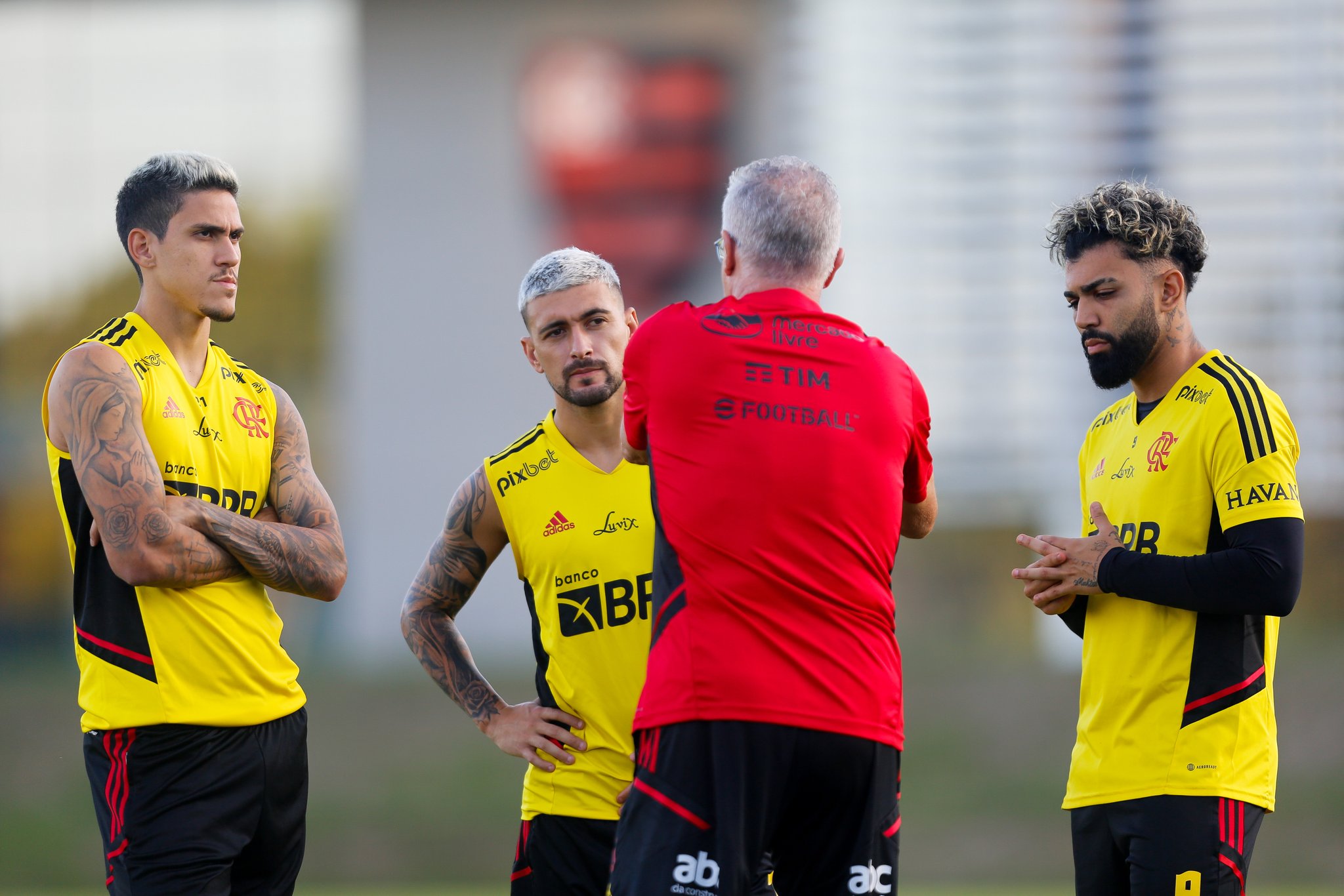 Flamengo e Palmeiras em decisão na Libertadores; confira os jogos de hoje e onde assistir