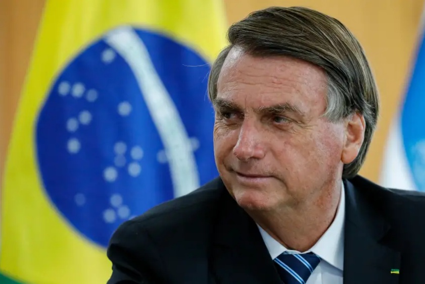 Bolsonaro diz que Lula vai criar profissão nova: ladrão de celular