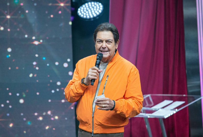 Faustão demite mais de 40 e programa deixará de ser diário