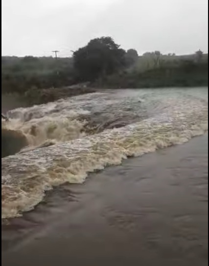 VÍDEO: Barragem sangra após grande volume de chuvas no RN; ASSISTA