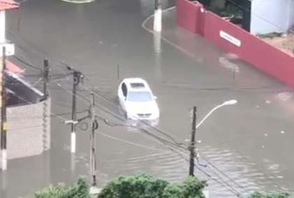 VÍDEO: BMW boia em cruzamento na Zona Leste de Natal