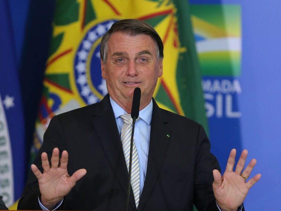 “Entregamos o Brasil a outro presidente, mas bem lá na frente”, discursa Bolsonaro