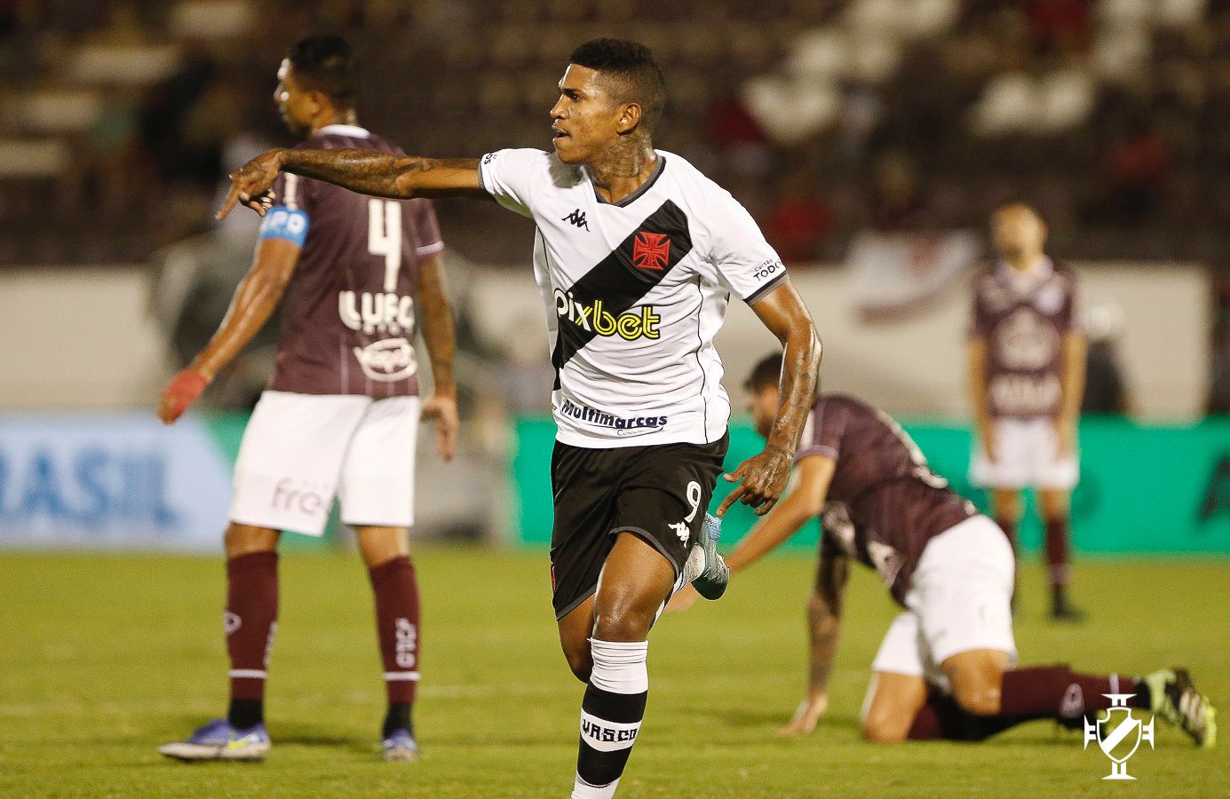 GOL: Fora de casa, Vasco vence Criciúma e segue na cola do líder Cruzeiro na Série B