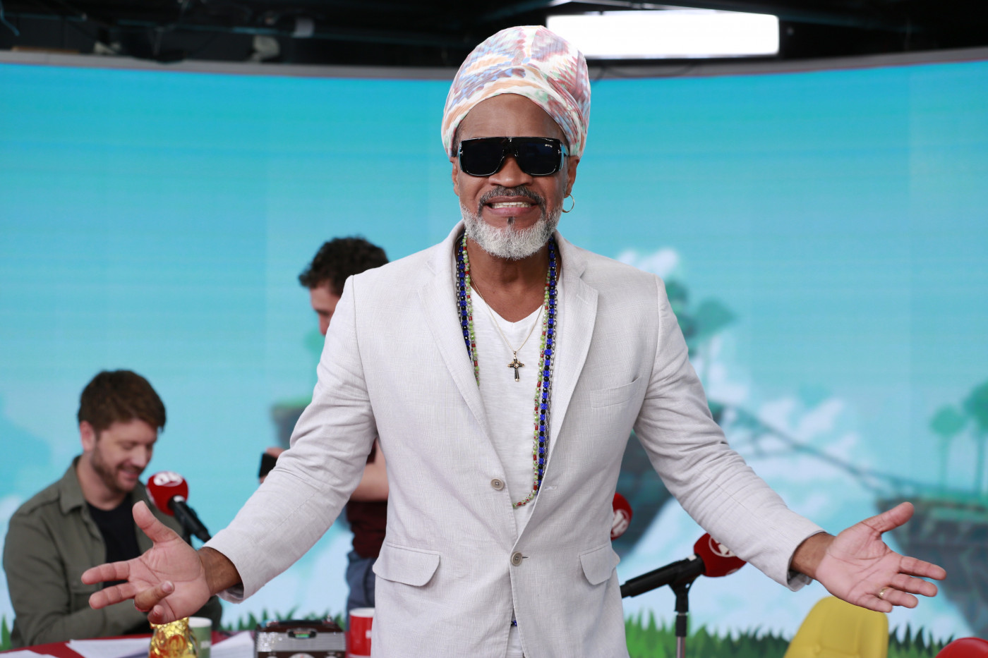 VÍDEO: Carlinhos Brown interrompe manifestação da plateia contra Bolsonaro