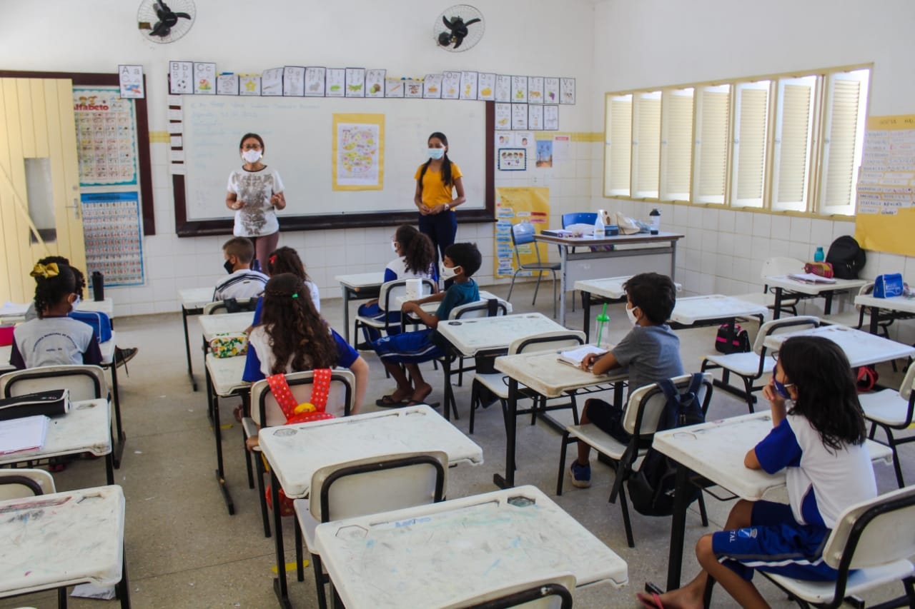 Prefeitura de Natal abre seleção para contratação de professores com salários de R$ 2.577,26