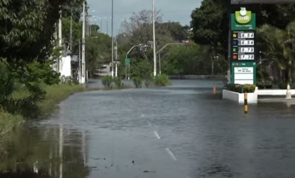 “Como vou pagar o aluguel?”, desabafa comerciante que está há 1 semana sem abrir loja por causa de alagamento em...