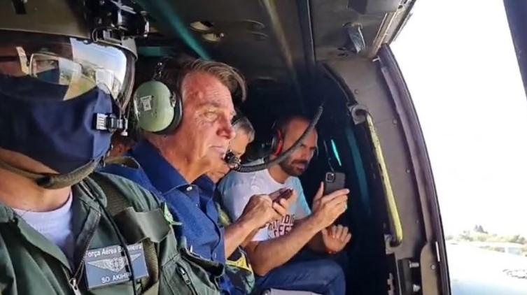 Bolsonaro deve realizar sobrevoo em áreas atingidas pelas chuvas em Natal no sábado (16)
