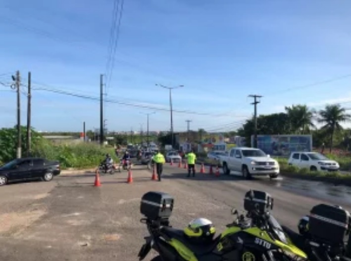 Operação Tapa Buracos em avenida altera trânsito na zona Oeste de Natal