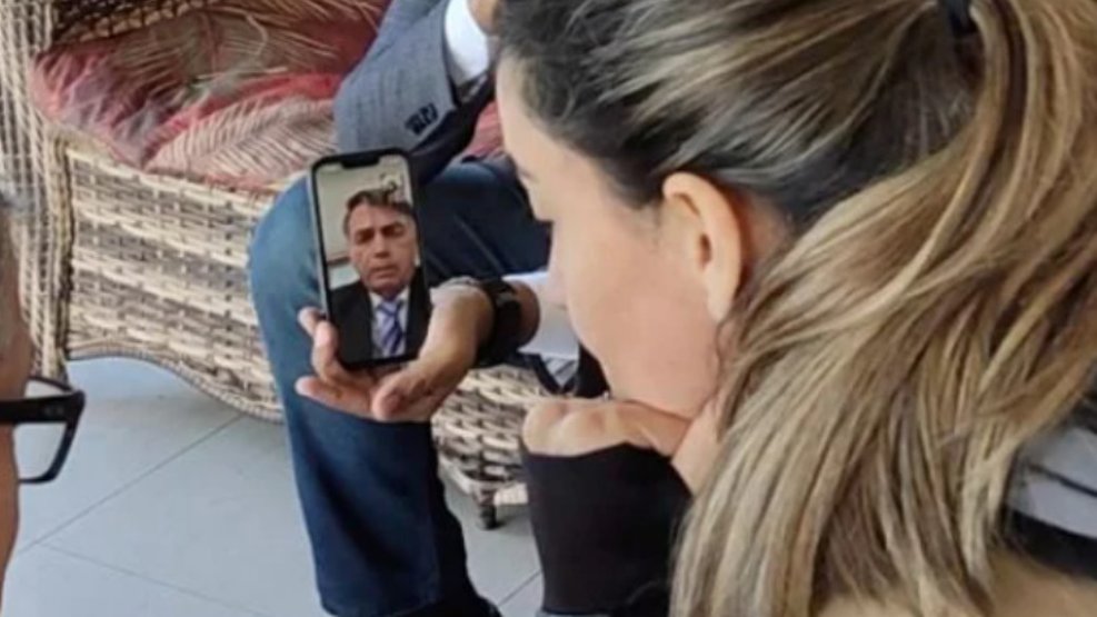 VÍDEO: Bolsonaro liga para a família de tesoureiro do PT assassinado; ASSISTA