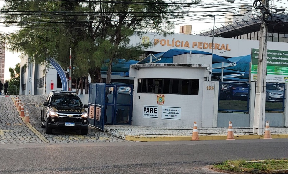 PF realiza operação contra organização criminosa especializada em tráfico internacional de drogas no Porto de Natal