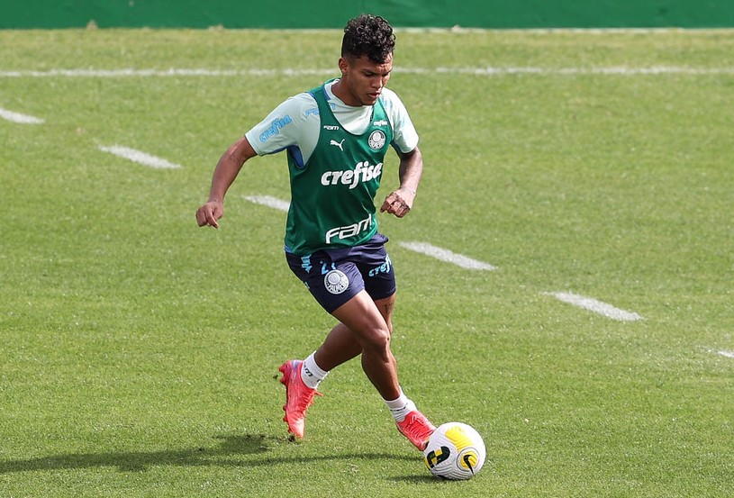 VÍDEO: Palmeiras multa atacante Gabriel Veron após vídeo bebendo em balada