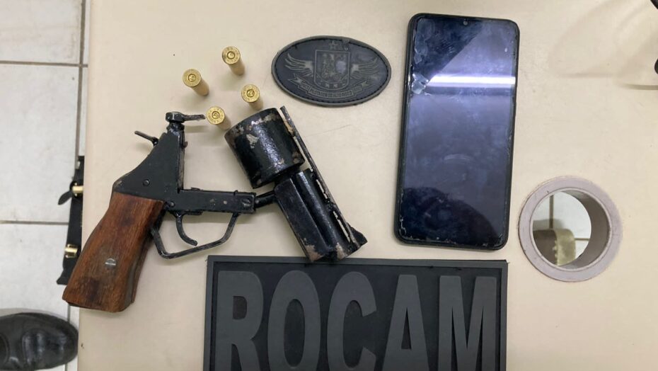 Polícia prende mulher por porte ilegal de arma e roubo na Grande Natal