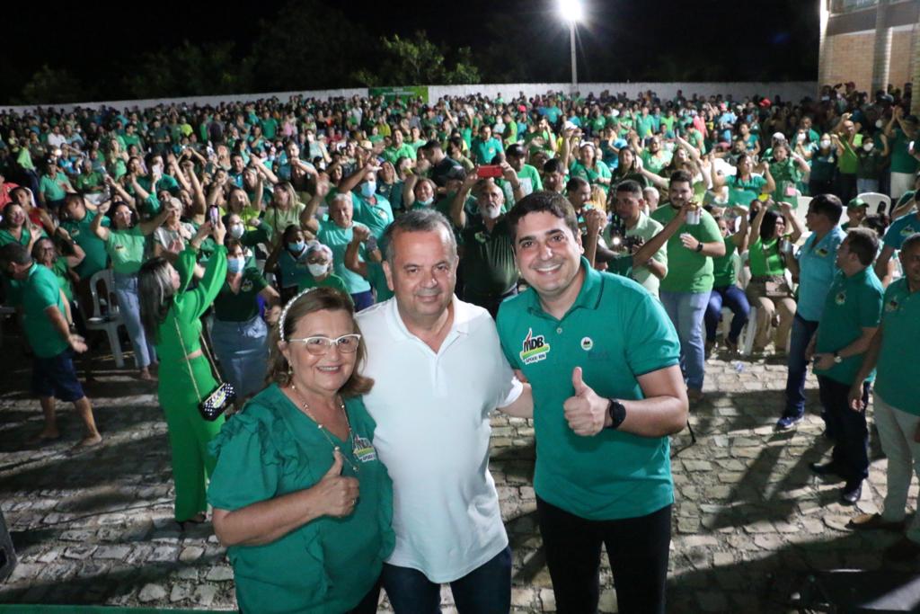 Prefeito de Apodi reúne multidão para anunciar apoio à pré-candidatura de Rogério Marinho ao Senado