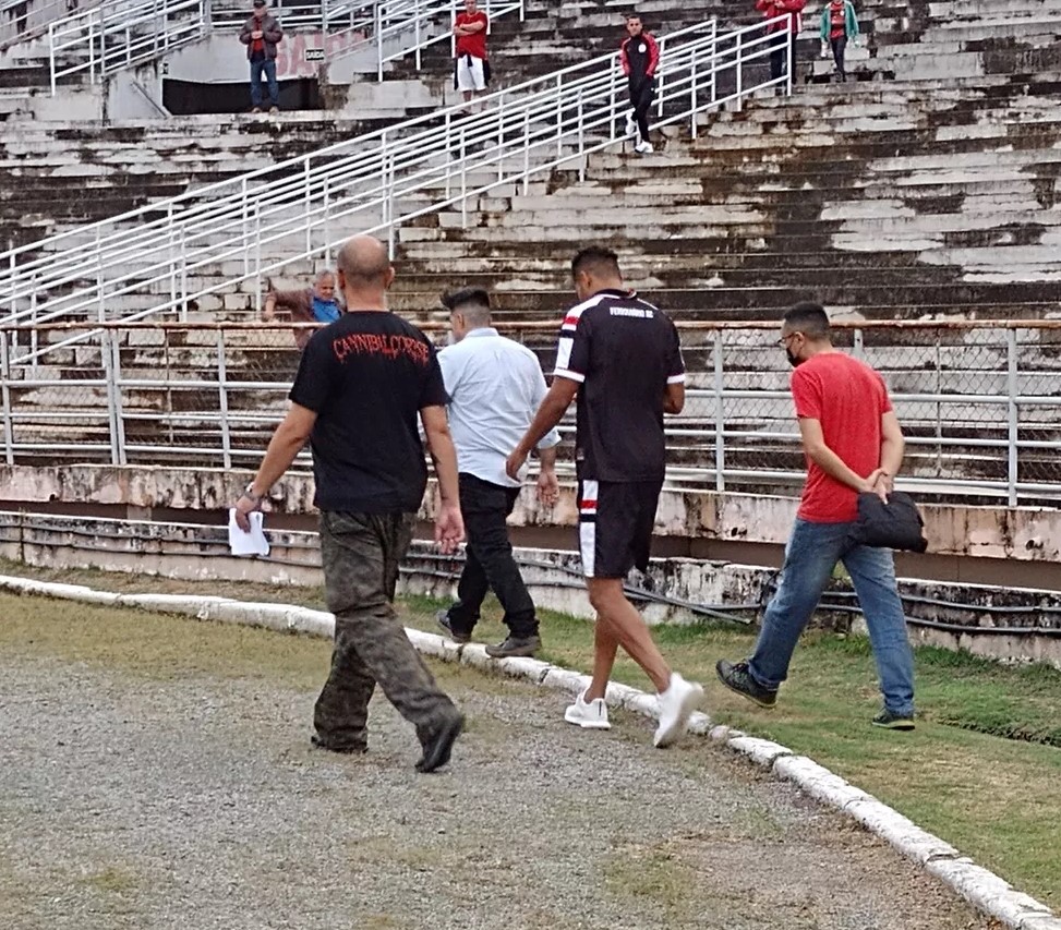 Jogador é preso em estádio por não pagamento de pensão alimentícia