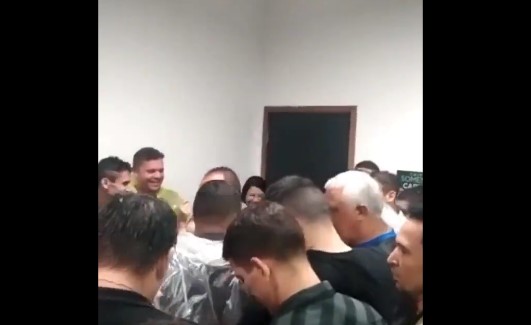 VÍDEO: Pedidos de reembolso terminam em confusão durante show de Whindersson Nunes em Natal