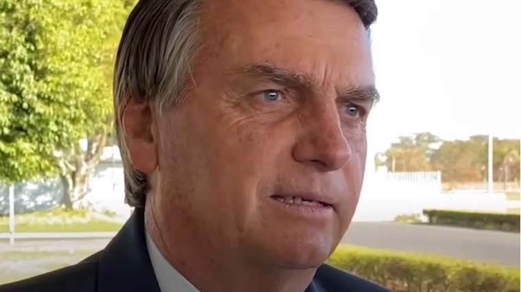 “Está me demonizando”, diz Bolsonaro sobre vídeo que simula atentado