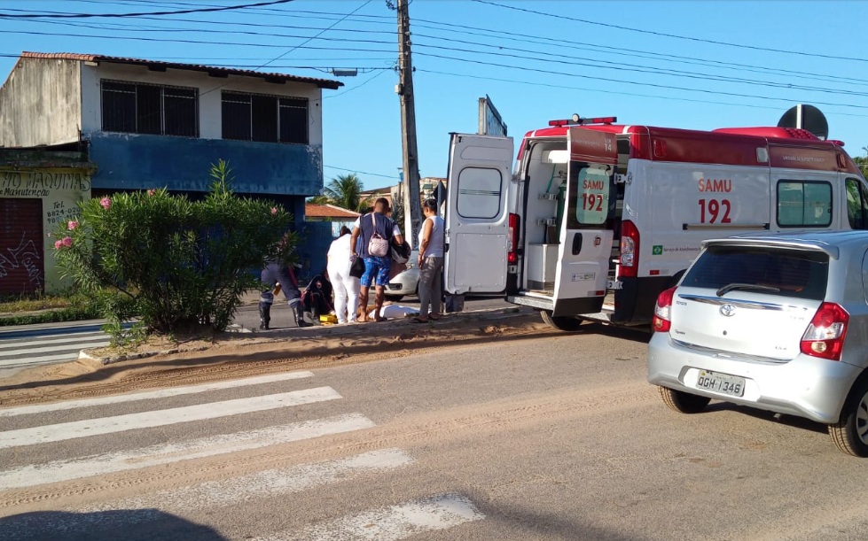Acidente com motocicleta deixa mulher ferida e trânsito lento em Natal