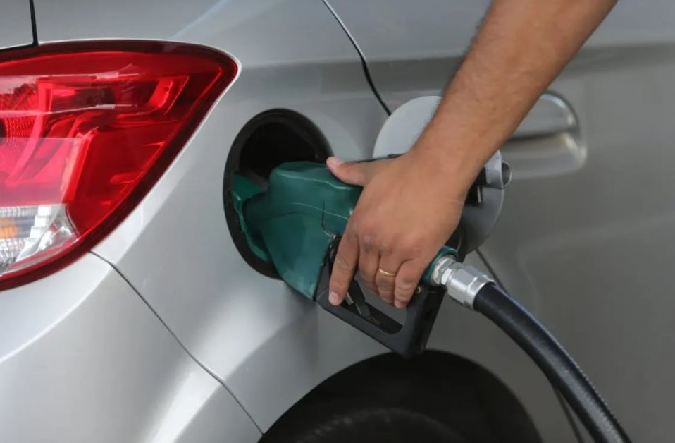 Petrobras reduz preço da gasolina em R$ 0,20 por litro para distribuidoras