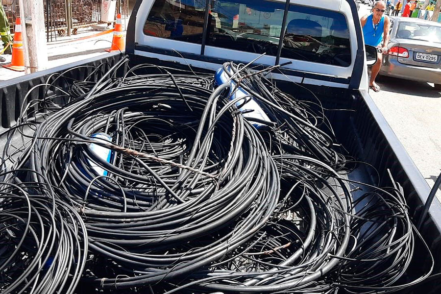 Operação da Cosern retira quatro toneladas de fios irregulares de telecomunicações