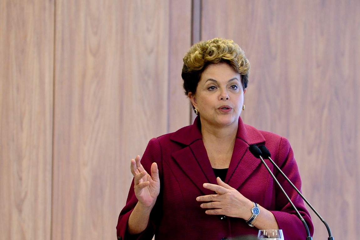 Dilma chama Temer de 'golpista' após ser mencionada como 'honesta' por ele