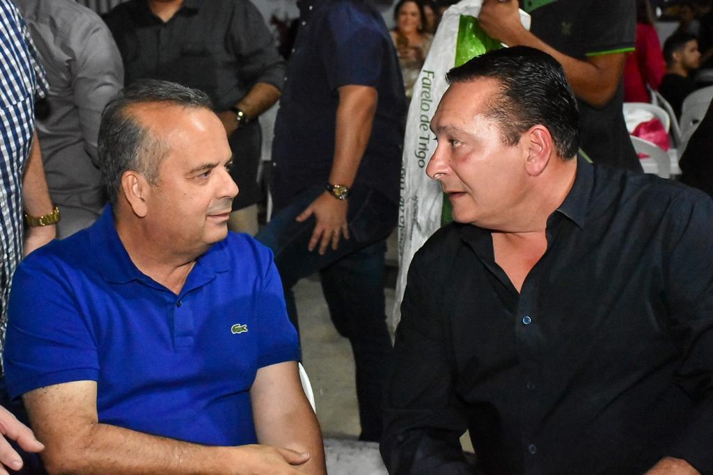 Ezequiel recebe Rogério na última noite do Pavilhão de Sant'Ana, em Currais Novos