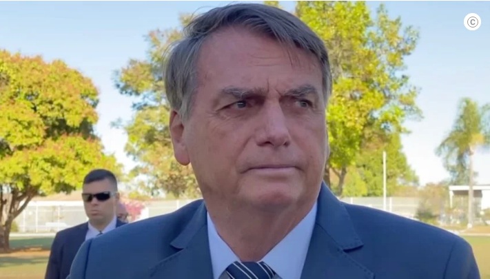 “Não precisamos de nenhuma cartinha” para defender democracia, diz Bolsonaro