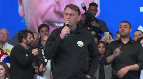 Bolsonaro exalta o 7 de Setembro e anuncia participação em desfile militar em Copacabana, no RJ