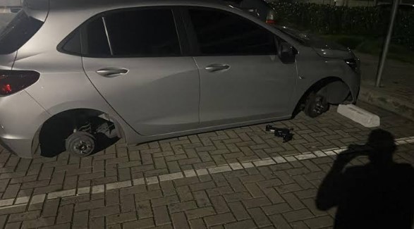 Bandidos depenam carros estacionados enquanto acontecia o jogo no Arena das Dunas