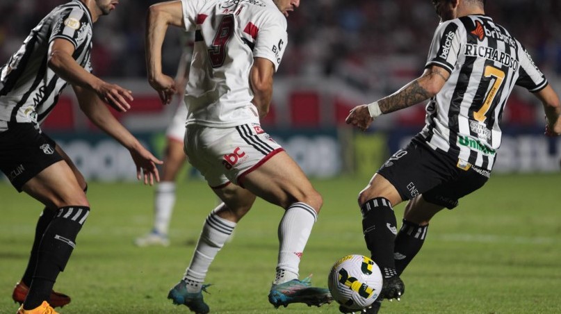 Atlético-MG x Palmeiras na Libertadores e São Paulo x Ceará pela Sul-Americana; confira os jogos de hoje e onde assistir