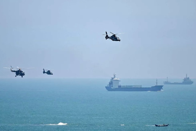 China faz exercícios militares com munição real perto de Taiwan