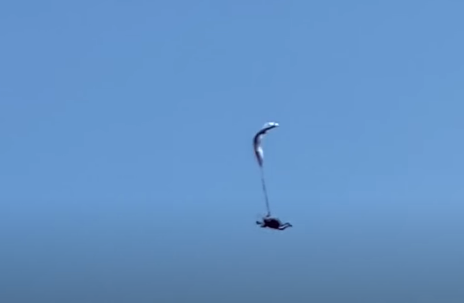 VÍDEO:  Parapentista sofre acidente e quase morre durante salto; ASSISTA
