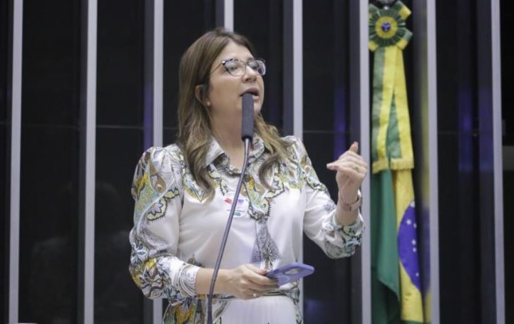Carla Dickson justifica ausência e pede para Câmara registrar voto dela a favor de acabar com saídas temporárias