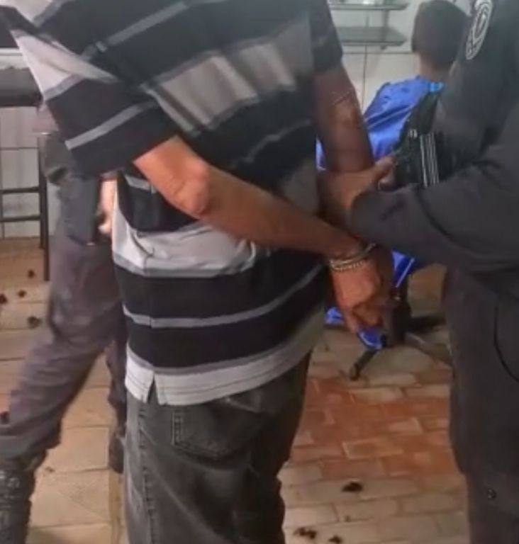 VÍDEO: Polícia prende suspeito de passar a mão em parte íntima de mulher na Grande Natal; ASSISTA
