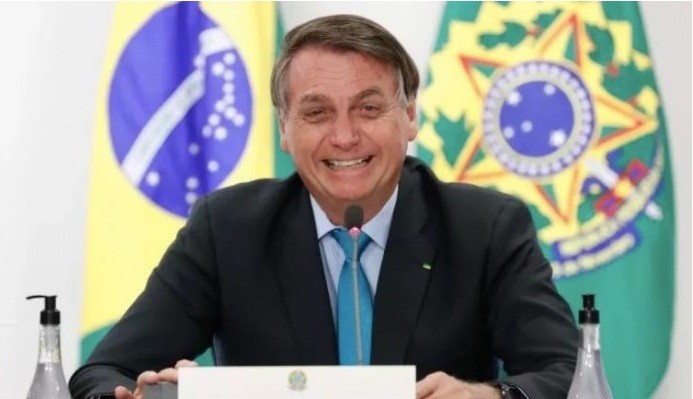 Bolsonaro comemora e diz que Brasil “já saiu” da crise dos combustíveis