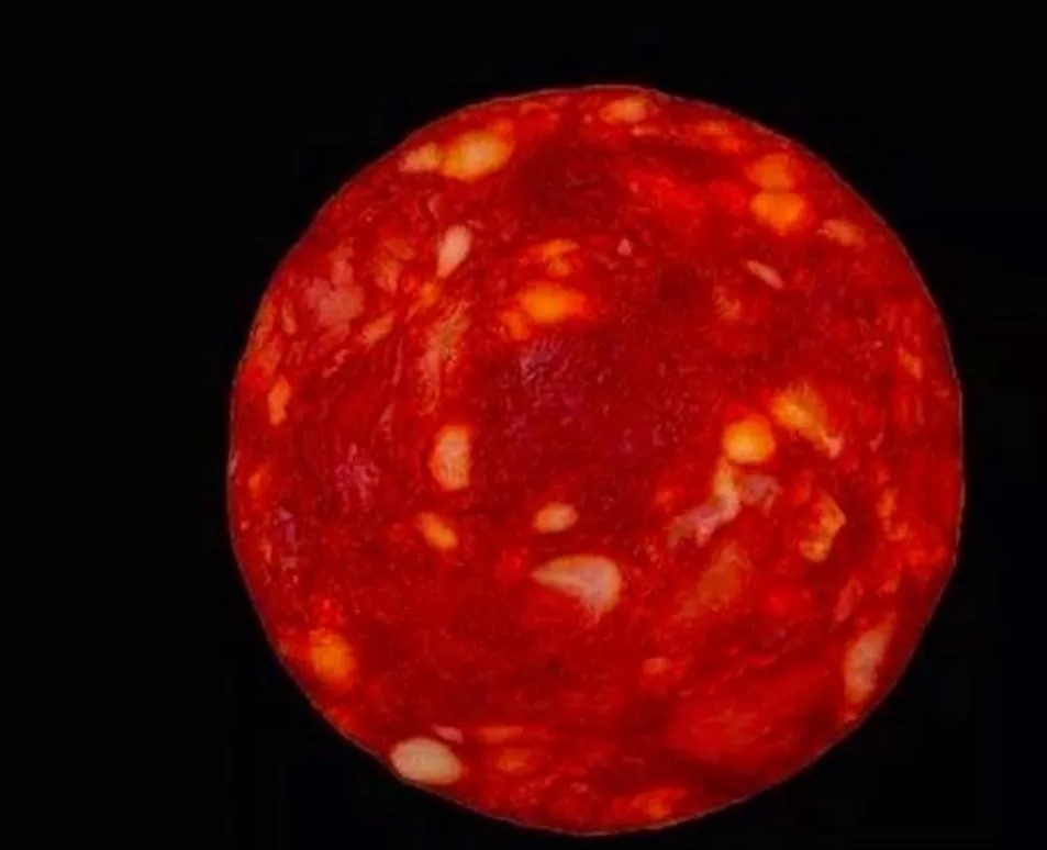 Cientista de renome se desculpa por postar foto de salame e dizer que era uma estrela