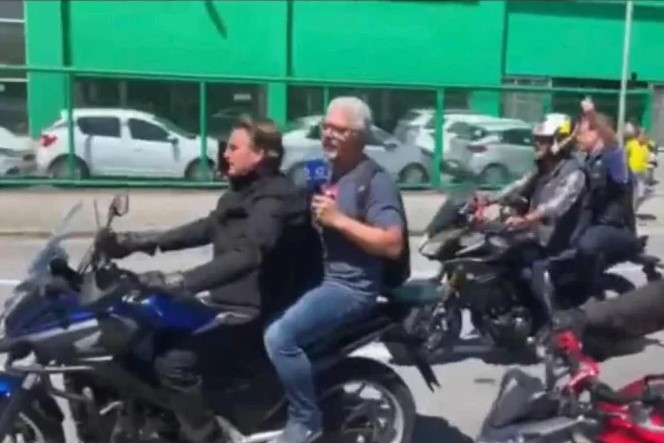 Bolsonaro lidera motociata em Pernambuco com milhares de apoiadores