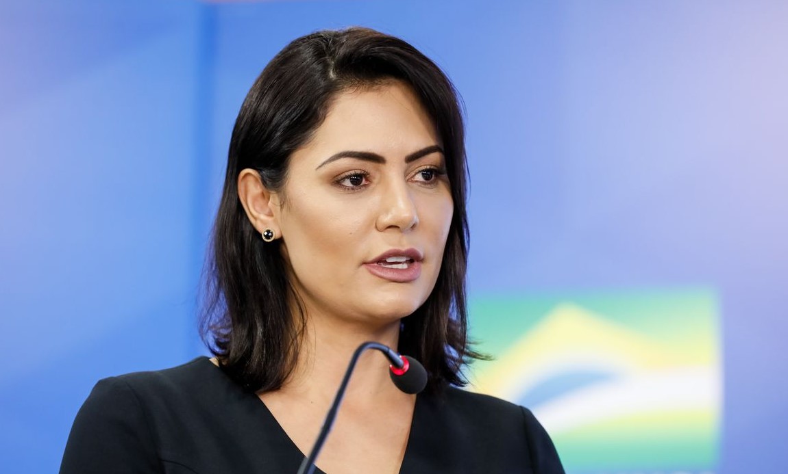 VÍDEO: Michelle Bolsonaro diz em culto que Planalto já foi 'consagrado a demônios'