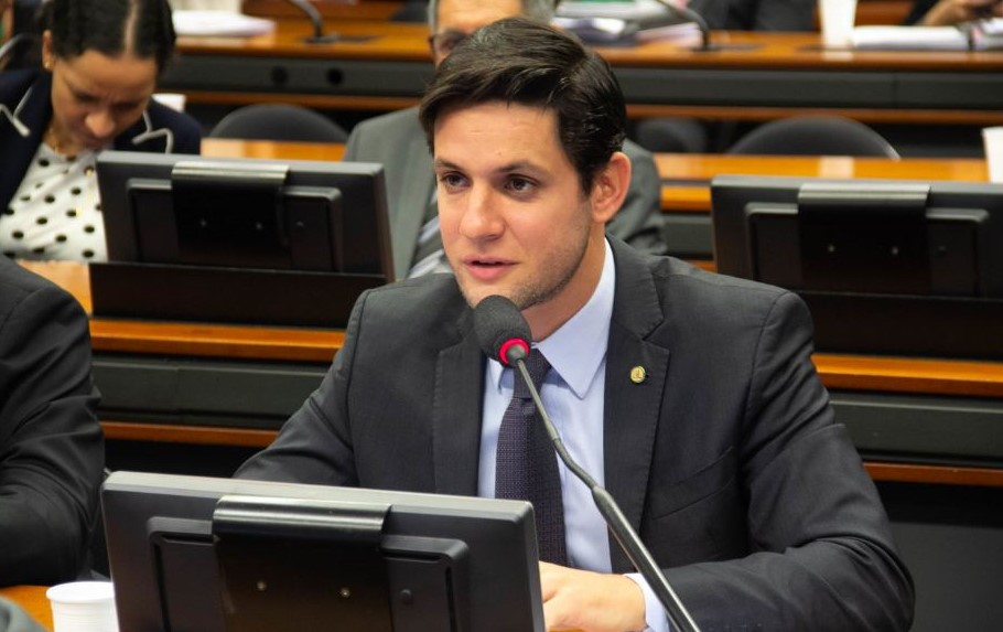 Rafael detona Carlos Eduardo: "Não fez licitação dos ônibus nem atualizou Plano Diretor e Natal não aguenta uma chuva"