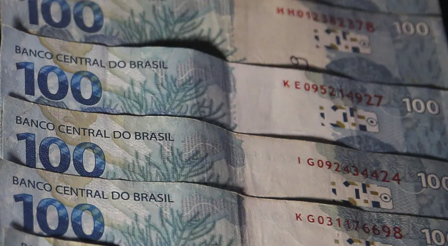 Auxílio de R$ 600, vale-gás e benefício a caminhoneiros começam a ser pagos hoje