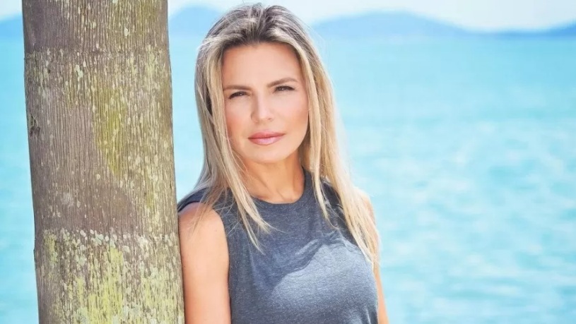 Ex-apresentadora de TV e o filho de 4 anos morrem em acidente