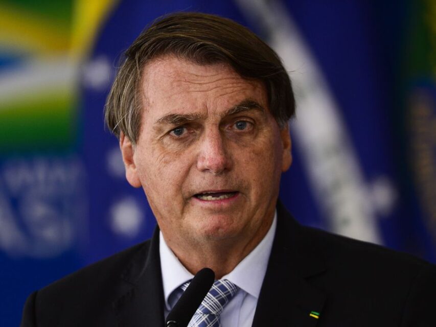 Bolsonaro chama Lula de “malandro e sem caráter”