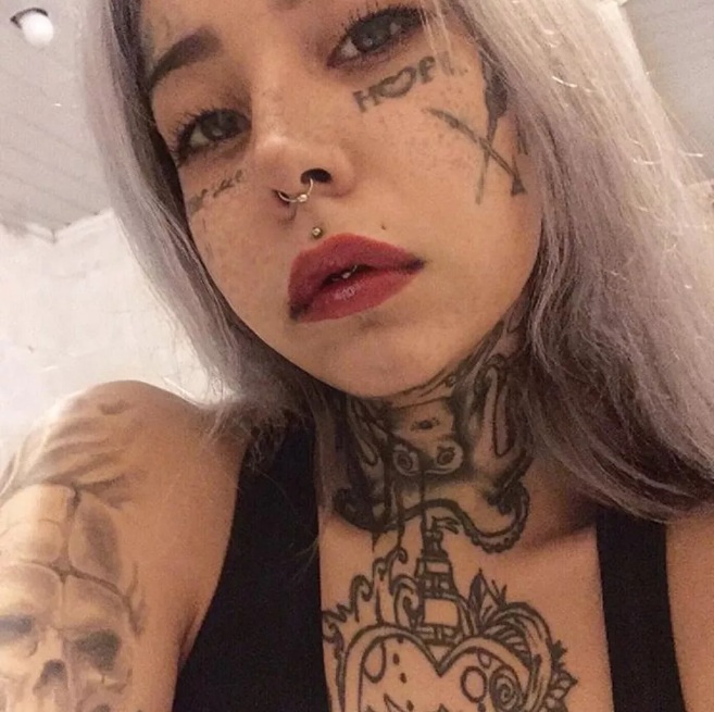 Tiktoker é encontrada morta em seu apartamento com marcas de facadas