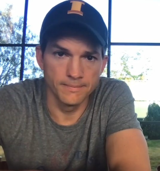 Vasculite: a doença autoimune a rara fez o ator Ashton Kuthcer parar de ver, ouvir, falar e andar