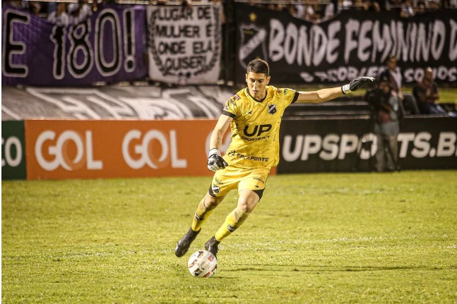 Goleiro Pedro Paulo, do ABC, acerta transferência para o Atlético-GO