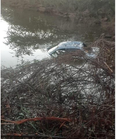 Motorista perde controle e veículo cai em açude no RN