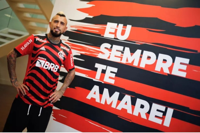 Flamengo lança camisa com homenagem à torcida