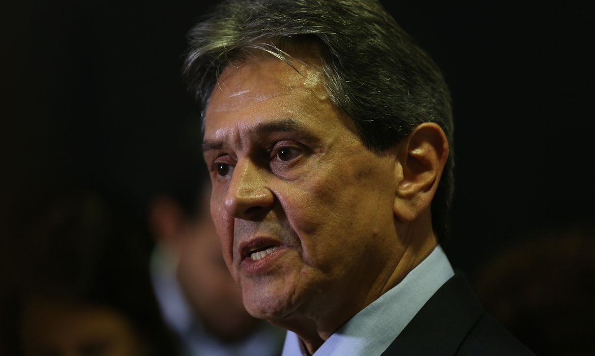 Presidenciável propõe criminalizar 'cristofobia' no Brasil